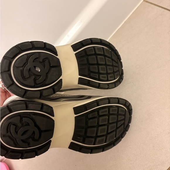 Chanel white and silver sneakers - Picture 9 of 12